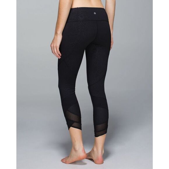 Lululemon Emerge Renewed Crop Luxtreme Legging PrismaEmbossedBlack Size 6 W6E26S - Picture 1 of 9
